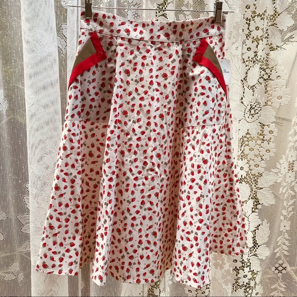 Heart of Haute Dresses & Skirts - Heart of Haute Strawberry Swing Skirt